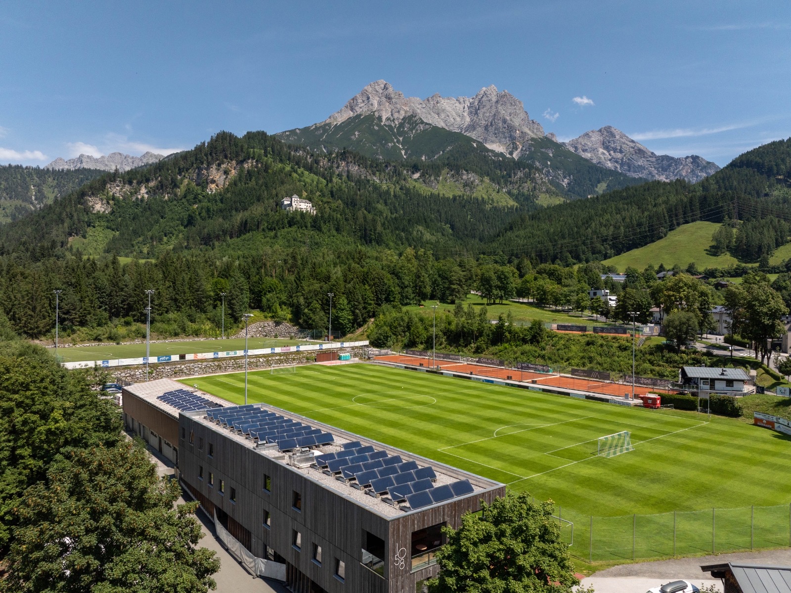 Fußballplatz – Drohnenaufnahme